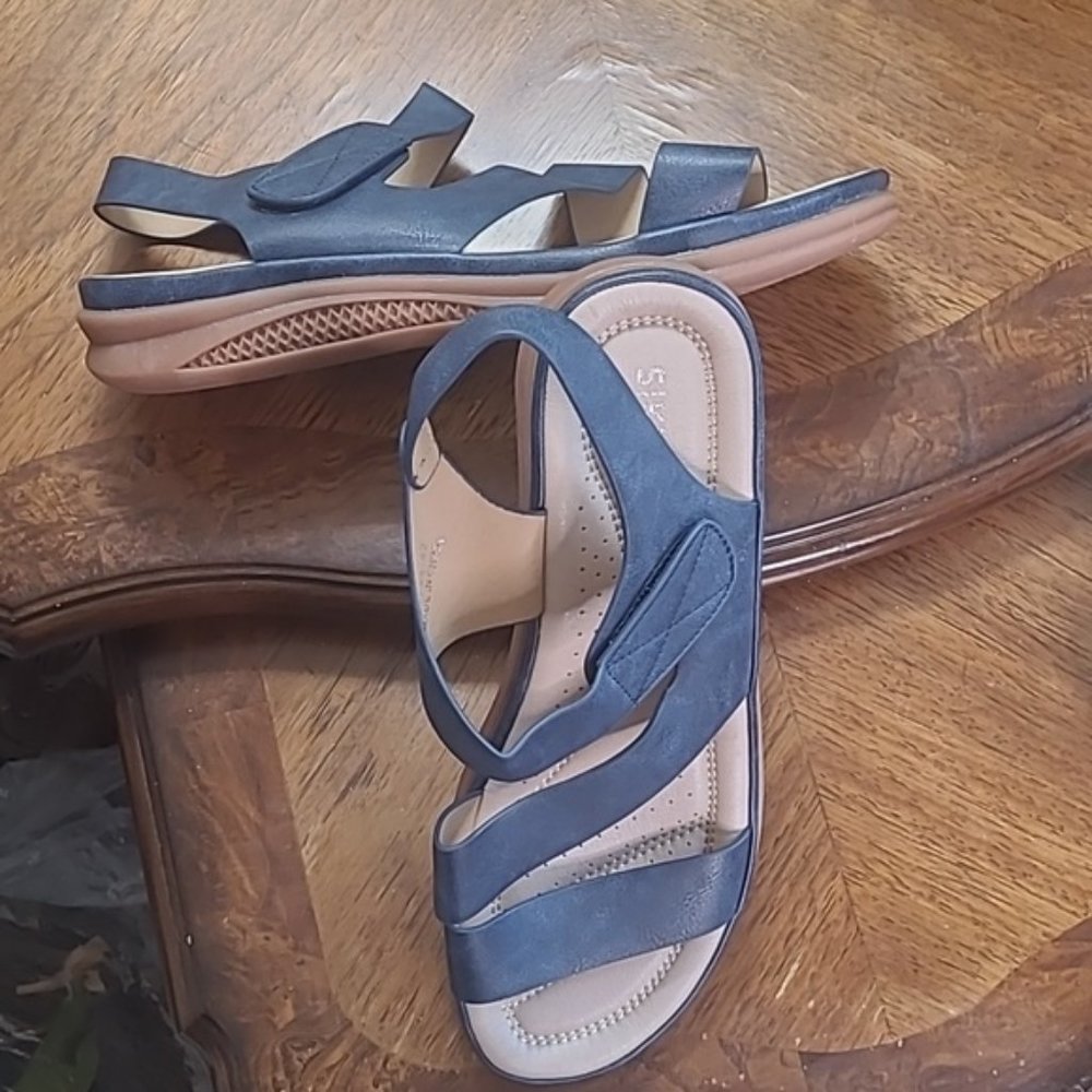 New! Vanberfia 37 Womens 6.5 Navy blue casual comfy leather summer sandals